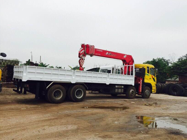 Xe tải Dongfeng 4 chân lắp cẩu Unic 12 tấn UR-V1204 1