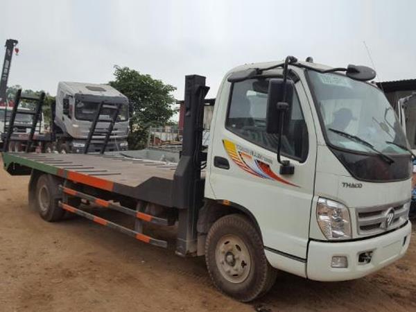 Xe tải Thaco Olin700B nâng đầu chở máy công trình