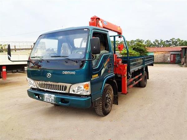 Xe tải thùng Chiến thắng 4,95 tấn lắp cẩu Kanglim 3 tấn 3 đốt