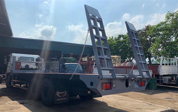 XE HINO 3 CHÂN NÂNG ĐẦU CHỞ MÁY CÔNG TRÌNH FM8JW7A