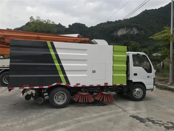 XE HÚT BỤI QUÉT ĐƯỜNG 5 KHỐI ISUZU ĐỜI 2021