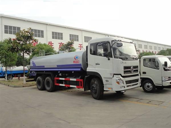 Xe phun nước rửa đường dongfeng 13 khối C260