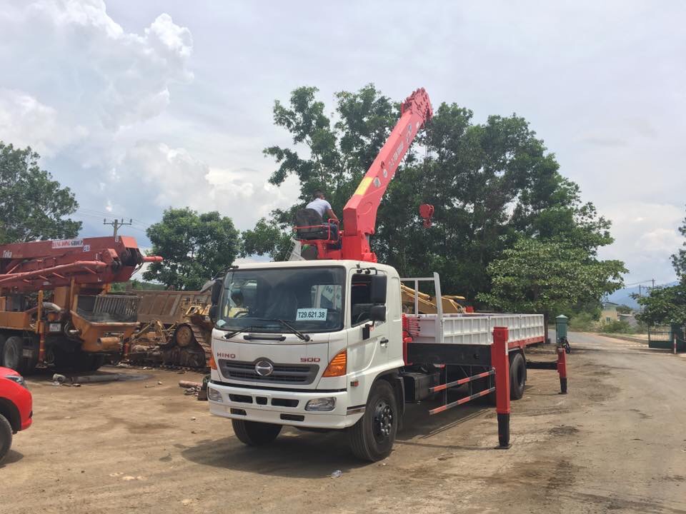 Xe tải Hino FL8JTSL gắn cẩu tự hành ATOM 7 tấn ATOM736 (7 tấn 6 đốt)